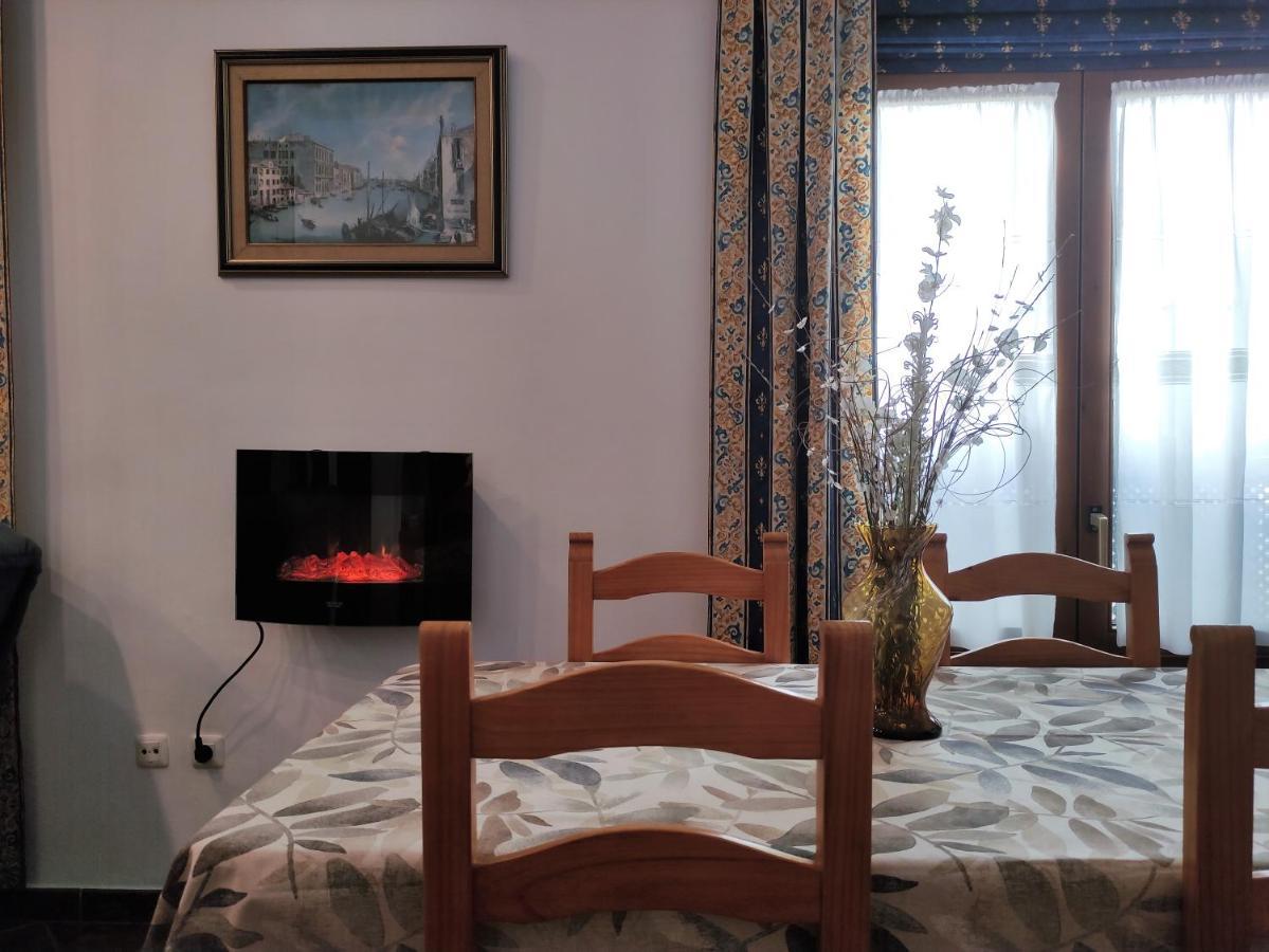 Entretorres. Casa-Duplex En Centro Historico. Διαμέρισμα Καρμόνα Εξωτερικό φωτογραφία