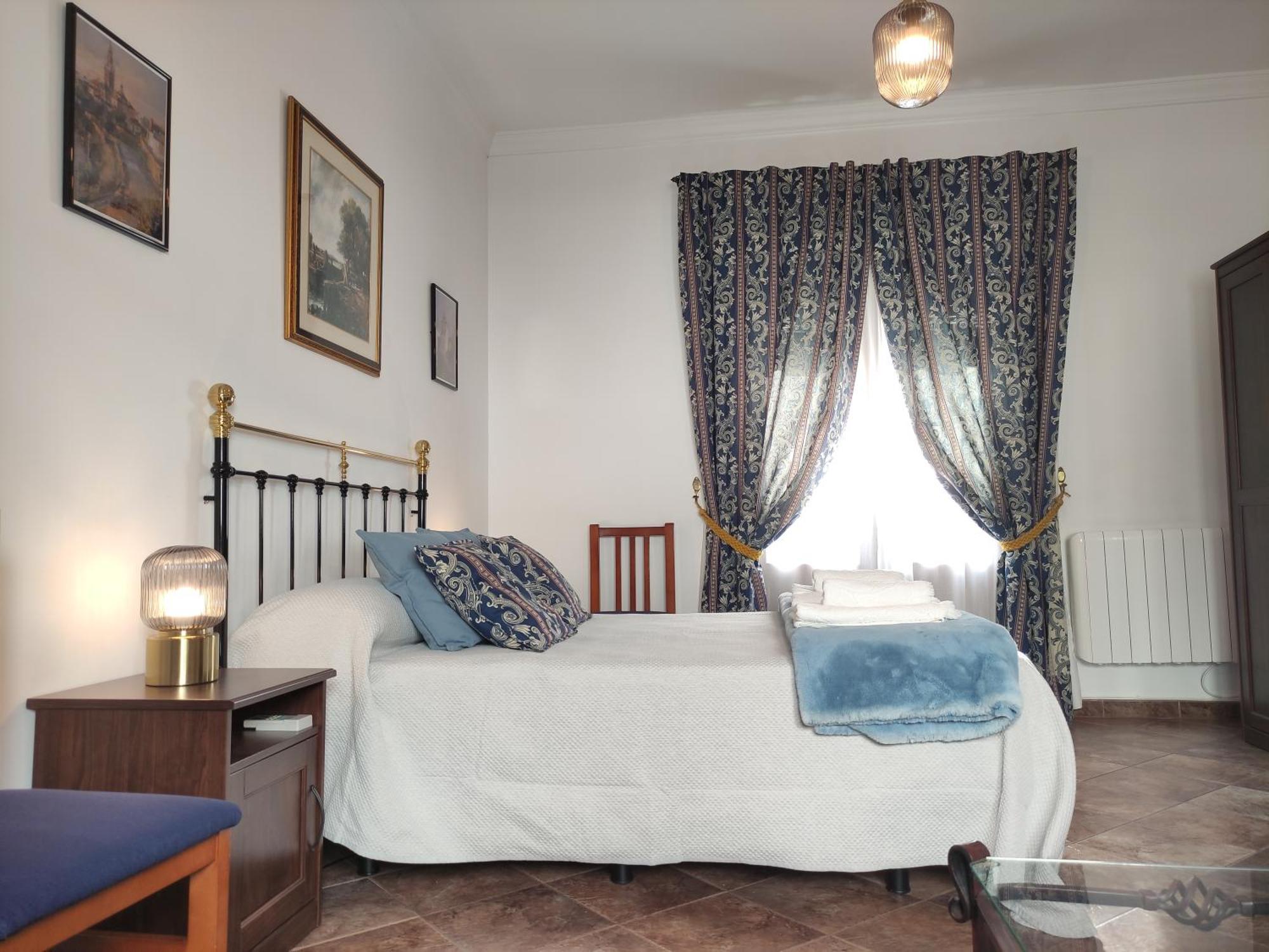 Entretorres. Casa-Duplex En Centro Historico. Διαμέρισμα Καρμόνα Εξωτερικό φωτογραφία