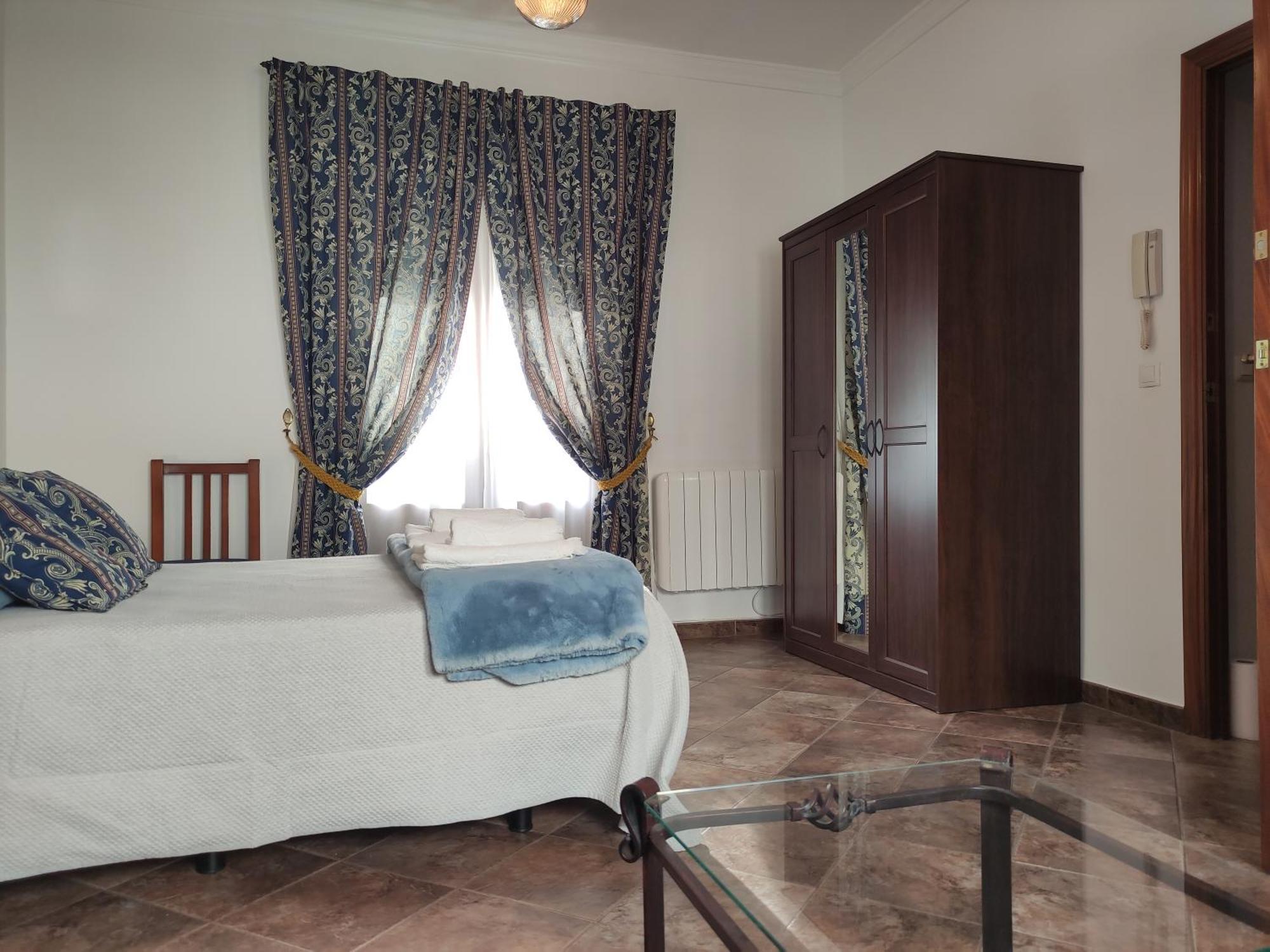 Entretorres. Casa-Duplex En Centro Historico. Διαμέρισμα Καρμόνα Εξωτερικό φωτογραφία
